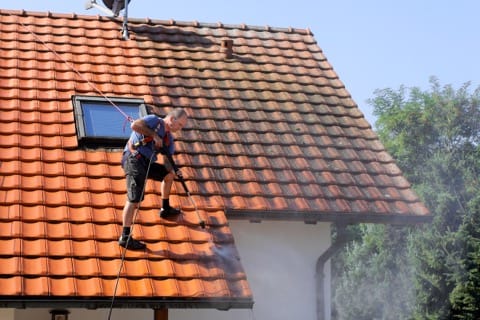 Nettoyage de toiture & gouttières, peinture & hydrofugation de toiture Méru
